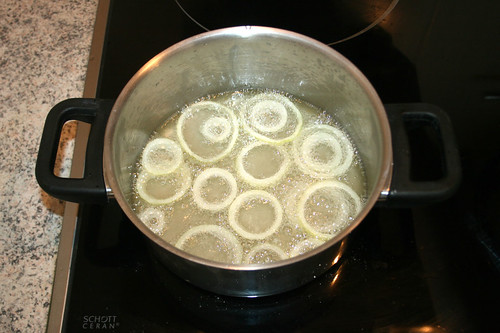 36 - Zwiebelringe frittieren / Deep-fry onion rings