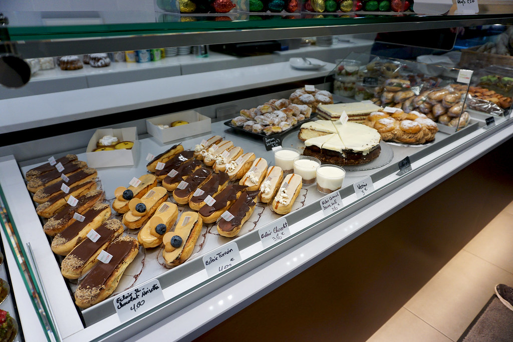 Gluten free eclairs and desserts from Helmut Newcake in Paris, France