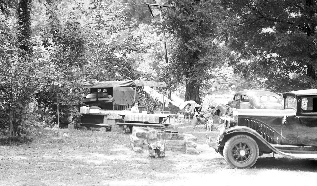 Camping at picnic area near Green River ferry, September 1, 1939, Mammoth Cave National Park, Kentucky