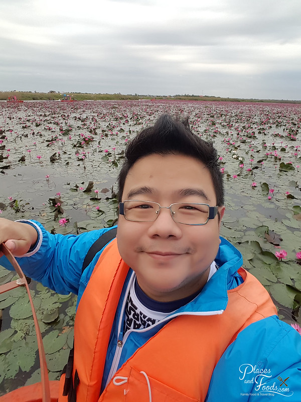 udon thani red lotus lake selfie