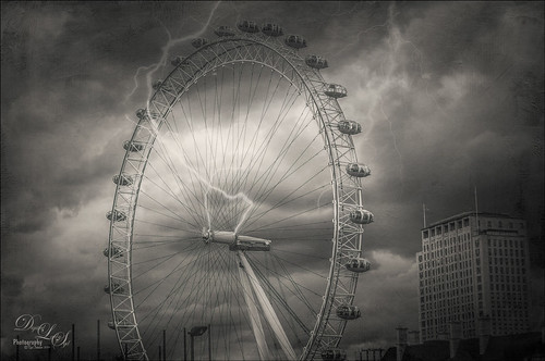 B&W image of the London Eye during a storm. 