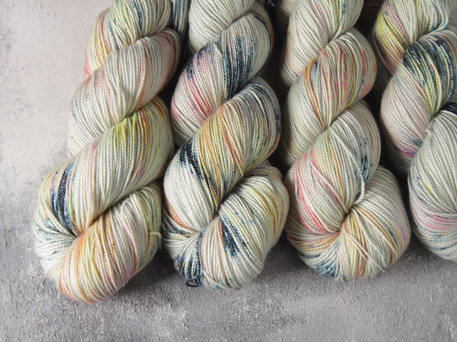 Favourite Sock – hand-dyed superwash merino wool yarn 4 ply/fingering 100g – ‘Frosted Sunrise’