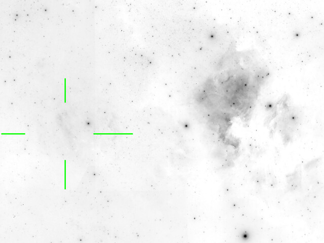 VCSE - Az Sh2-119 az Észak-Amerika - köd közelében. Az Sh2-119 középpontját a zöld vonalak metszéspontjában találjuk. - A kép forrása: Aladin Sky Atlas