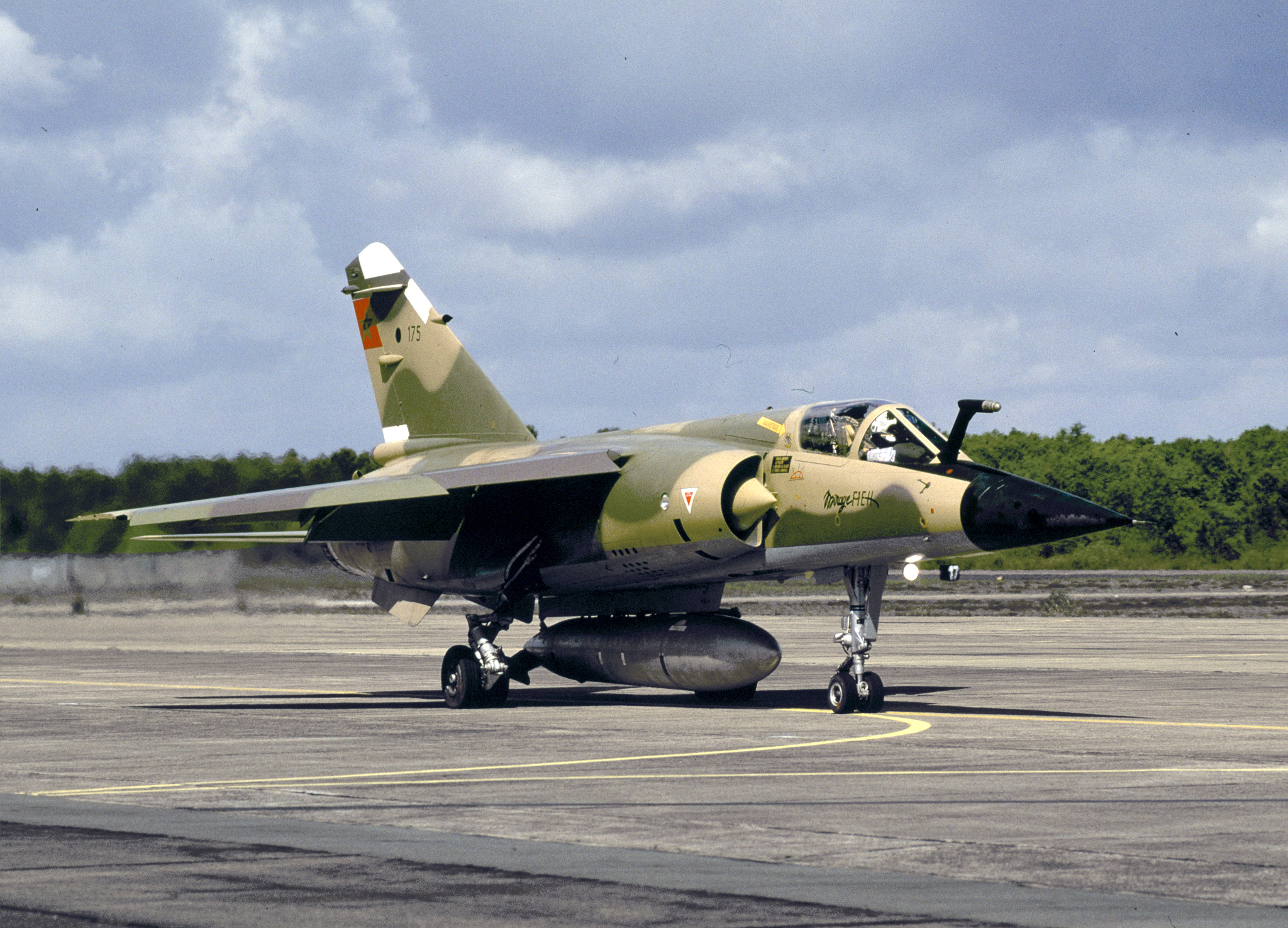FRA: Photos Mirage F1 - Page 15 40153629613_1f2ed26655_o
