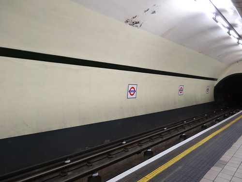 070 - Marylebone station empty wall