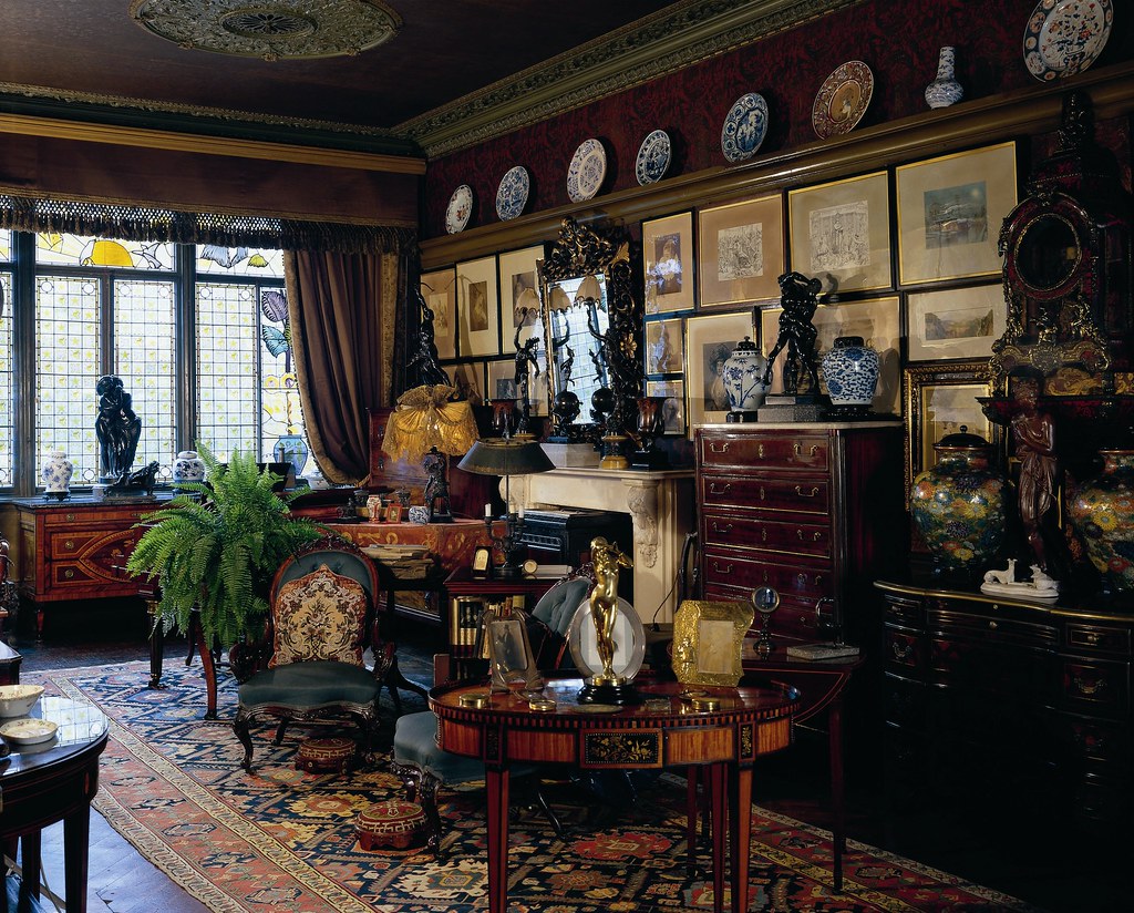 The drawing room  dans la maison victorienne du 18 Stafford Terrace à Londres