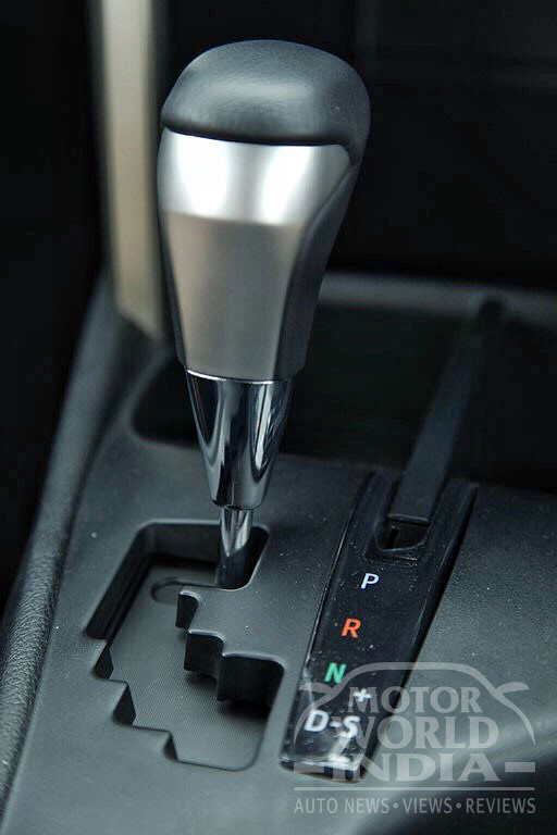 Toyota-Innova-Crysta-Petrol-Interior-Gear-Lever