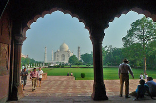 Agra - Taj Mahal tourists