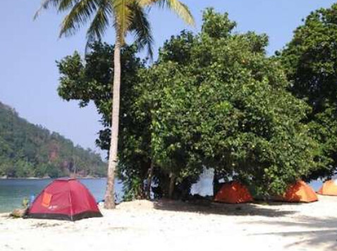  merupakan salah satu pulau yang terletak secara administratif masuk kota Padang Info Wisata : Wisata Pulau Pasumpahan, Padang Sumatera Barat
