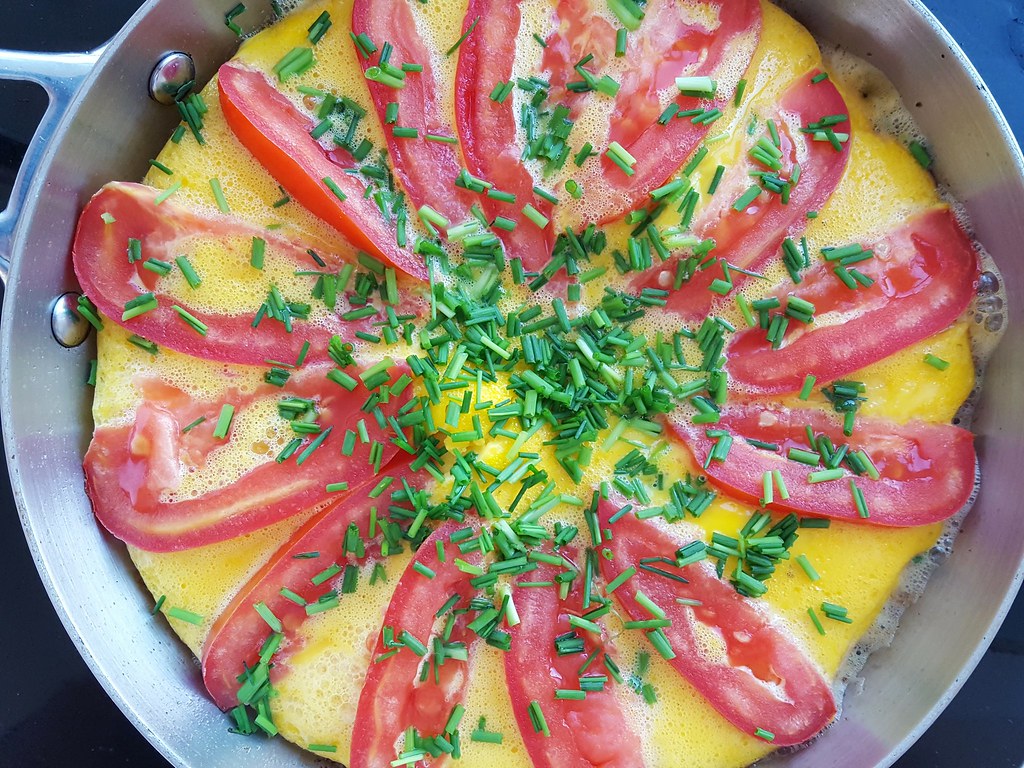  Recipe for Homemade Tomato and Chives Omelet