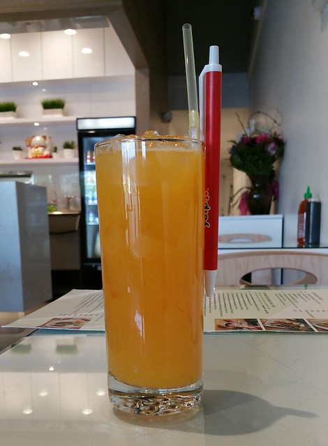 2016-Sep-28 Basil Garden Pho - freshly squeezed orange juice