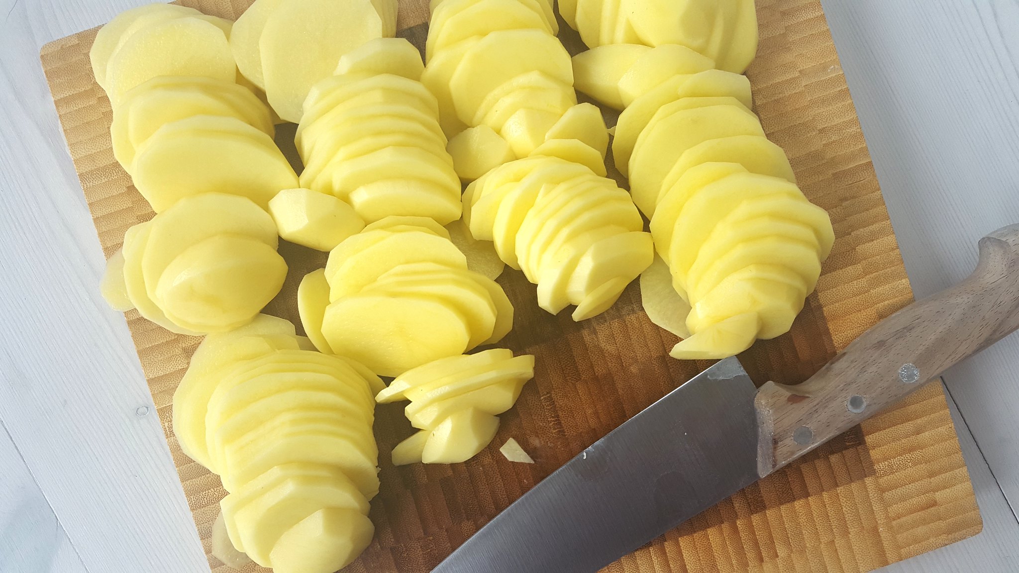 Recipe for Homemade Danish Scalloped Potatoes (Flødekartofler)