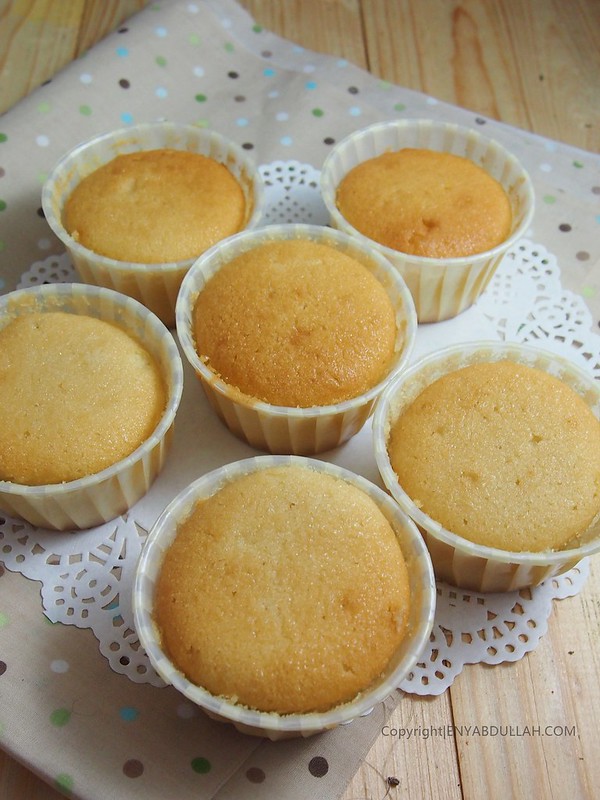 Basic Vanilla Cupcake  EnyAbdullah.Com