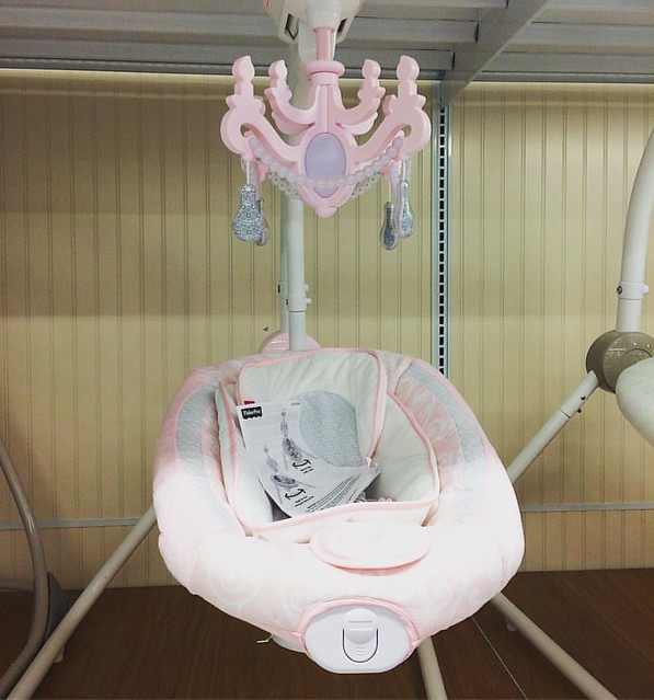 I know I'm having a boy and all...but look at this baby mobile shaped like a chandelier MAW! 💖💕✨