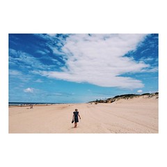 HOMEBOUND • Bye, bye beautiful beach #beach #beachlife #sea #clouds #summerholiday #anotherescape #roamthisplanet #goplayoutside #outdoors #travel #travelgram #wanderlust #stayandwander #belgianblogger