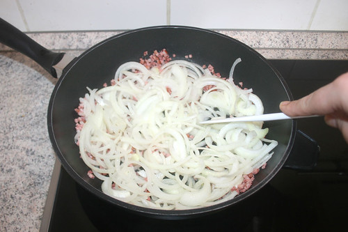 20 - Zwiebelringe andünsten / Braise onions rings lightly