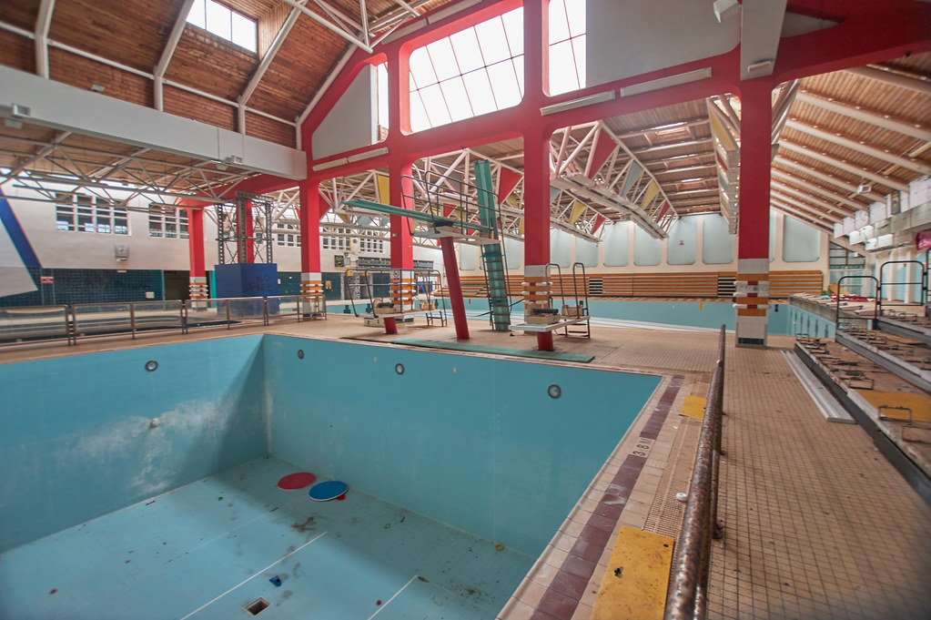 Report - - Temple Cowley Swimming Pool, Oxford, England - August 2016