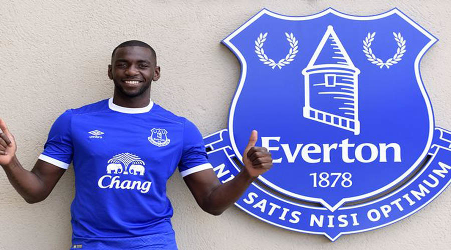 Yanick Bolasie signs for Everton