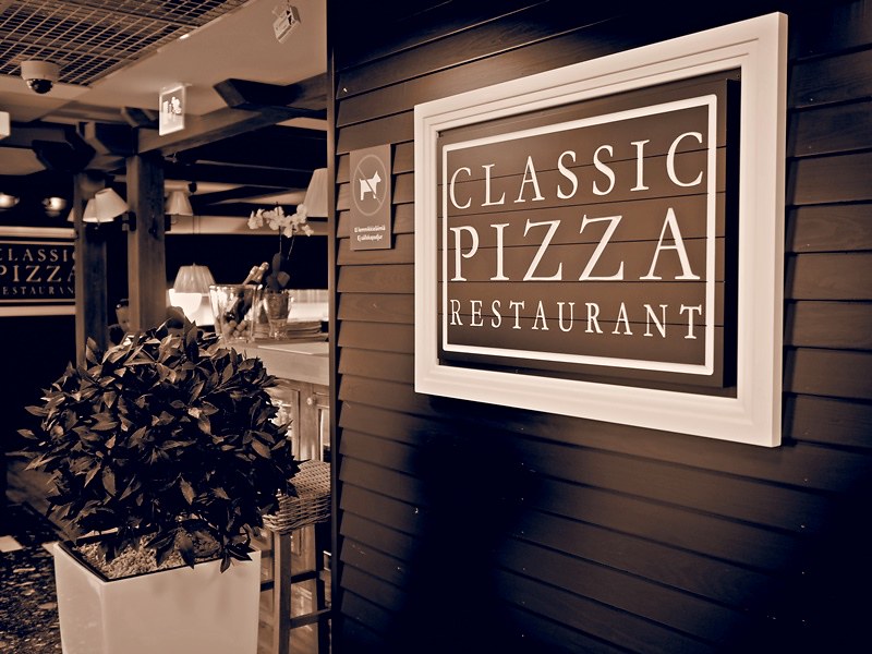 classic pizza restaurant
