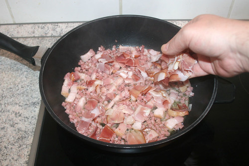 28 - Schinkenstreifen hinzufügen / Add stripes of smoked ham