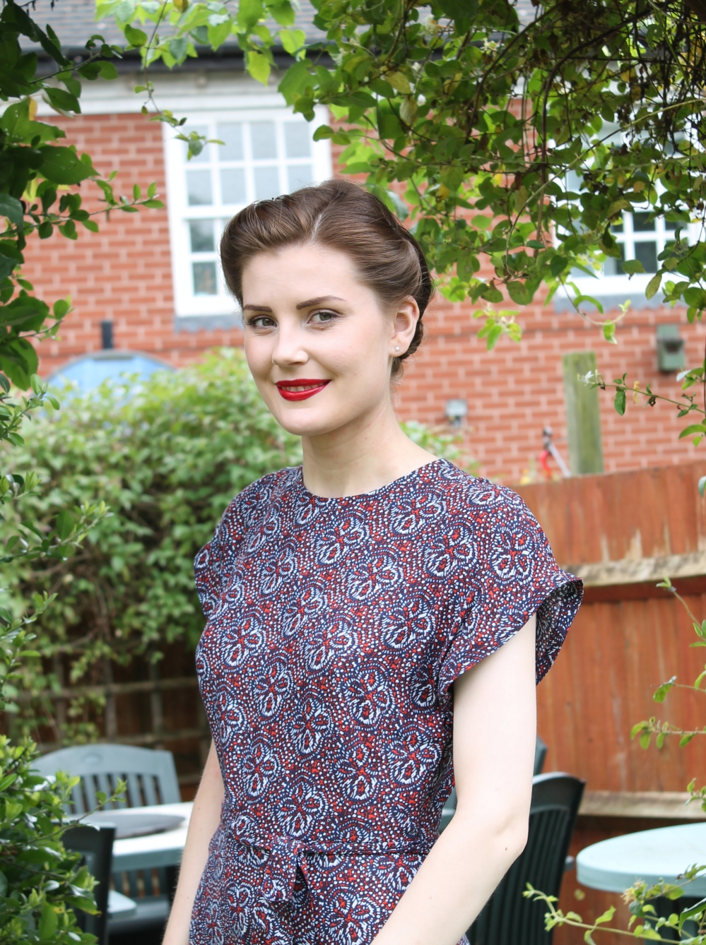 red white and blue 1940s outfit via www.lovebirdsvintage.co.uk