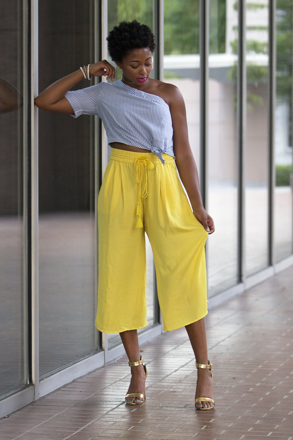 how to wear yellow culottes